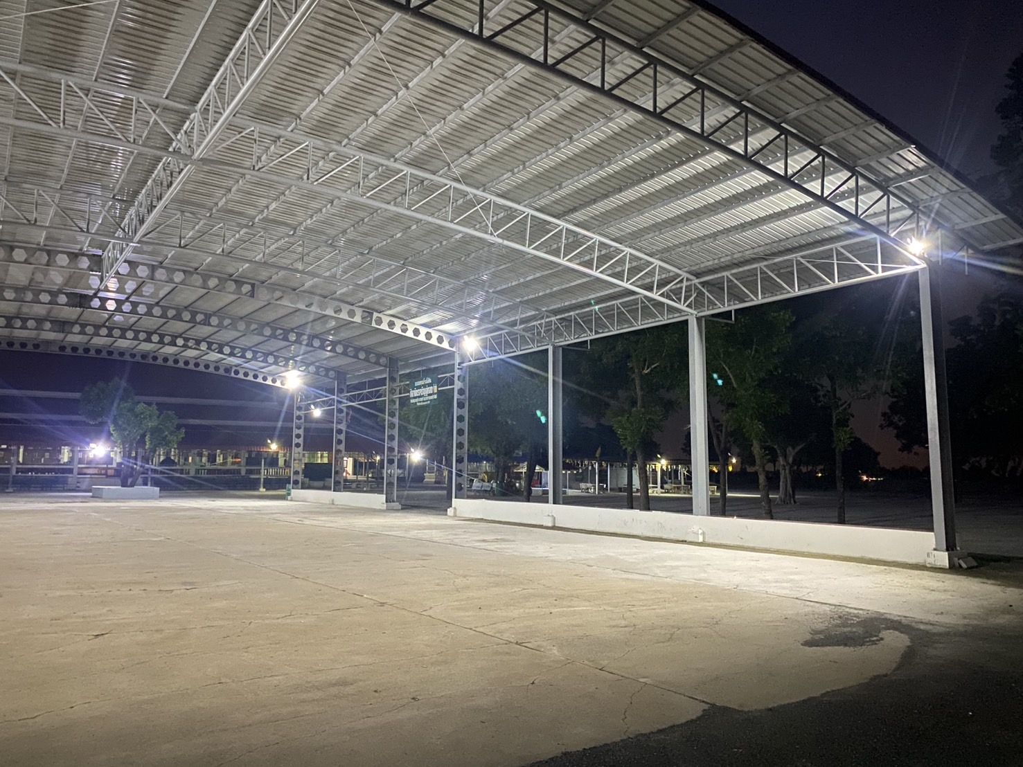 ผลงานติดตั้งสปอร์ตไลท์โซล่าเซลล์ LED ENRICH BUBBLE-B 1000W ณ วัดหนองกระทิง อ.อู่ทอง จ.สุพรรณบุรี 03